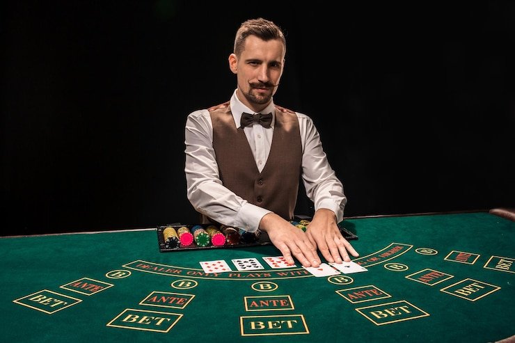 Host profesional memandu pertunjukan Wheel of Fortune di Live Game Shows efotbal