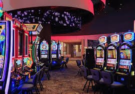Meja Baccarat live dengan dealer profesional